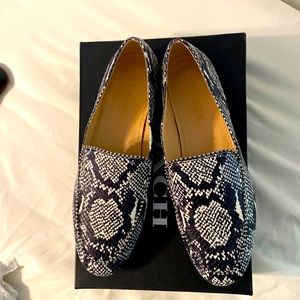 Ladies a snake print loafers by coach. Size 9. Never worn.